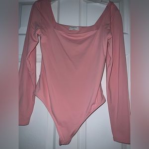 Aritzia Babaton Contour Long Sleeve Squareneck Bodysuit// rare color